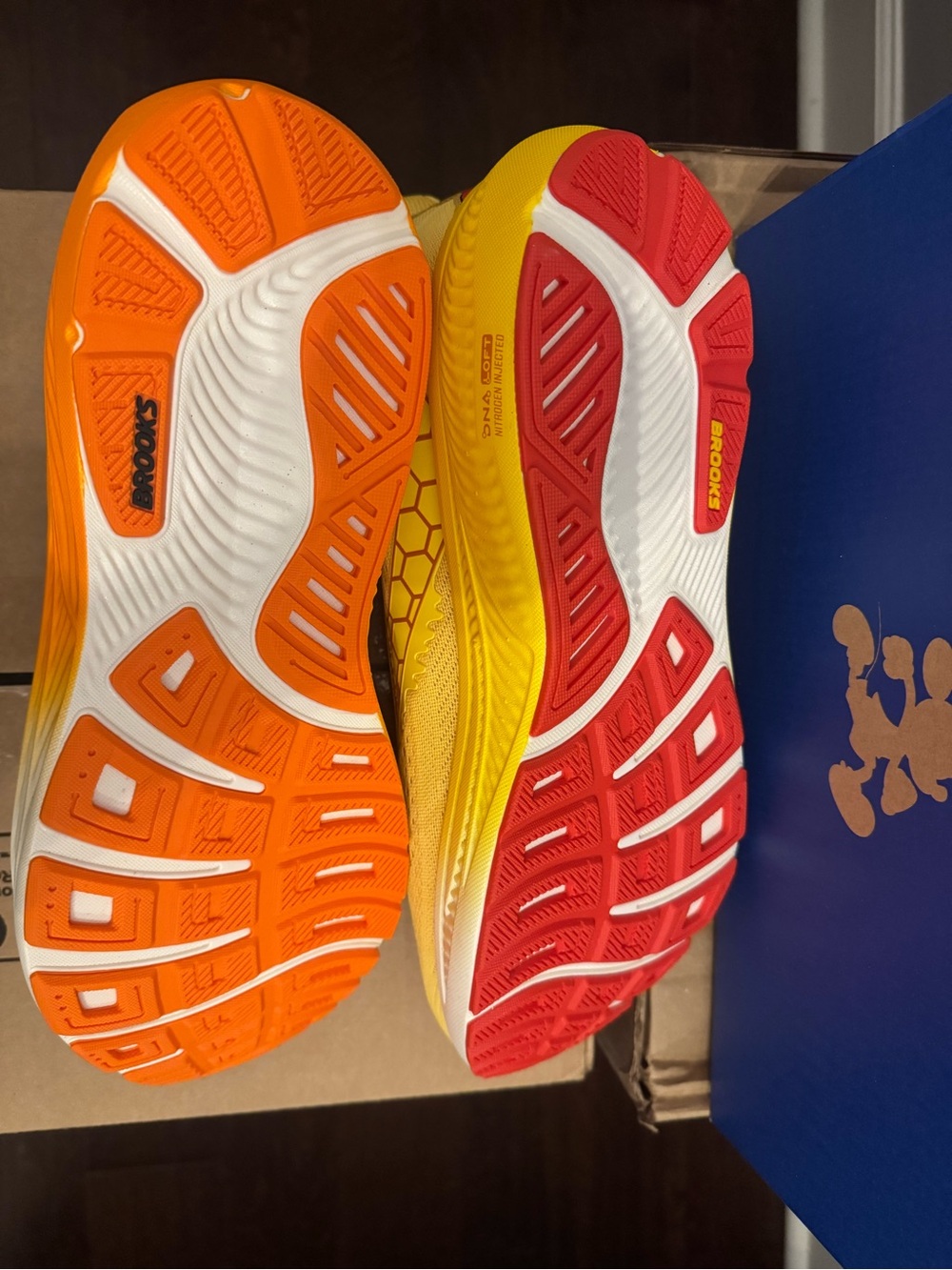 Brooks x Run Disney Winnie The Pooh Tigger Ghost 17 WTP Run/Walk Shoes Mens 13W - Picture 5 of 6